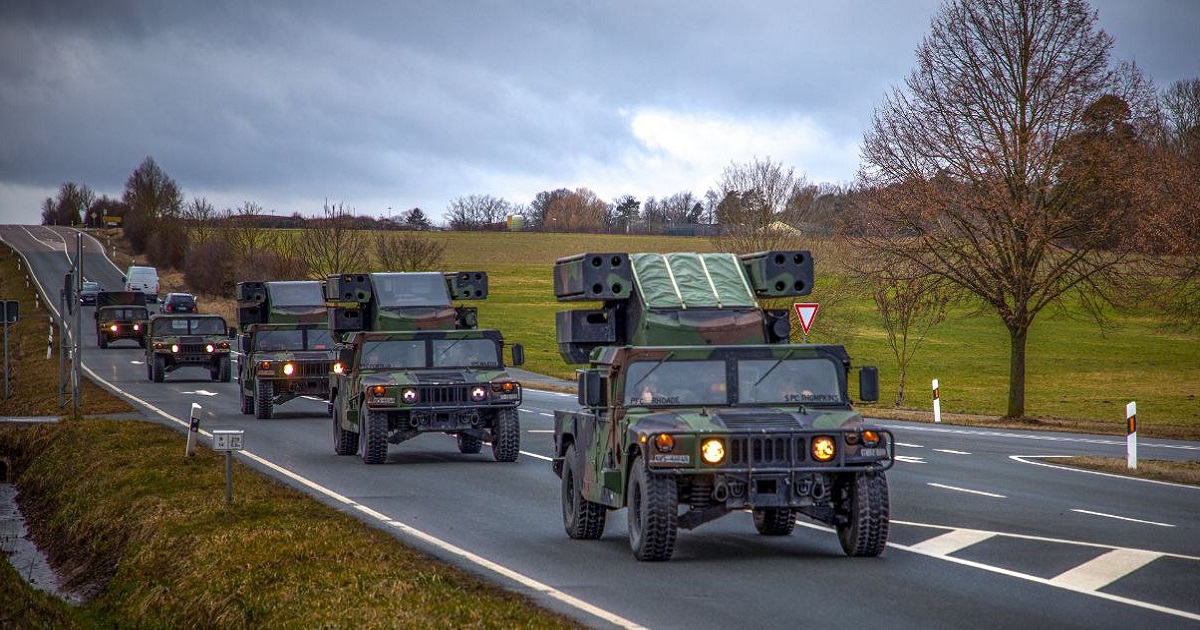 SAM Avenger, missiles de défense antiaérienne HAWK, roquettes HIMARS et munitions d'artillerie de 155 mm - Les États-Unis annoncent une nouvelle aide militaire de 400 millions de dollars pour l'Ukraine.