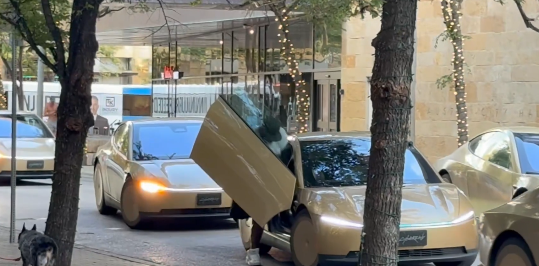 Tesla Cybercab - беспилотное роботакси в городе