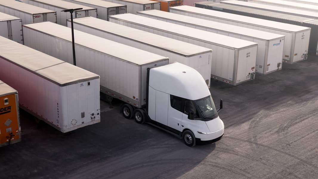 Интерьер Tesla Semi 2026