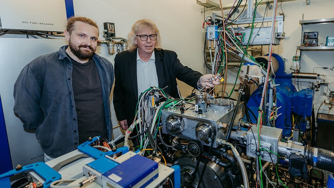 Engine testing in the laboratory. Photo: Jana Dünnhaupt / Uni Magdeburg