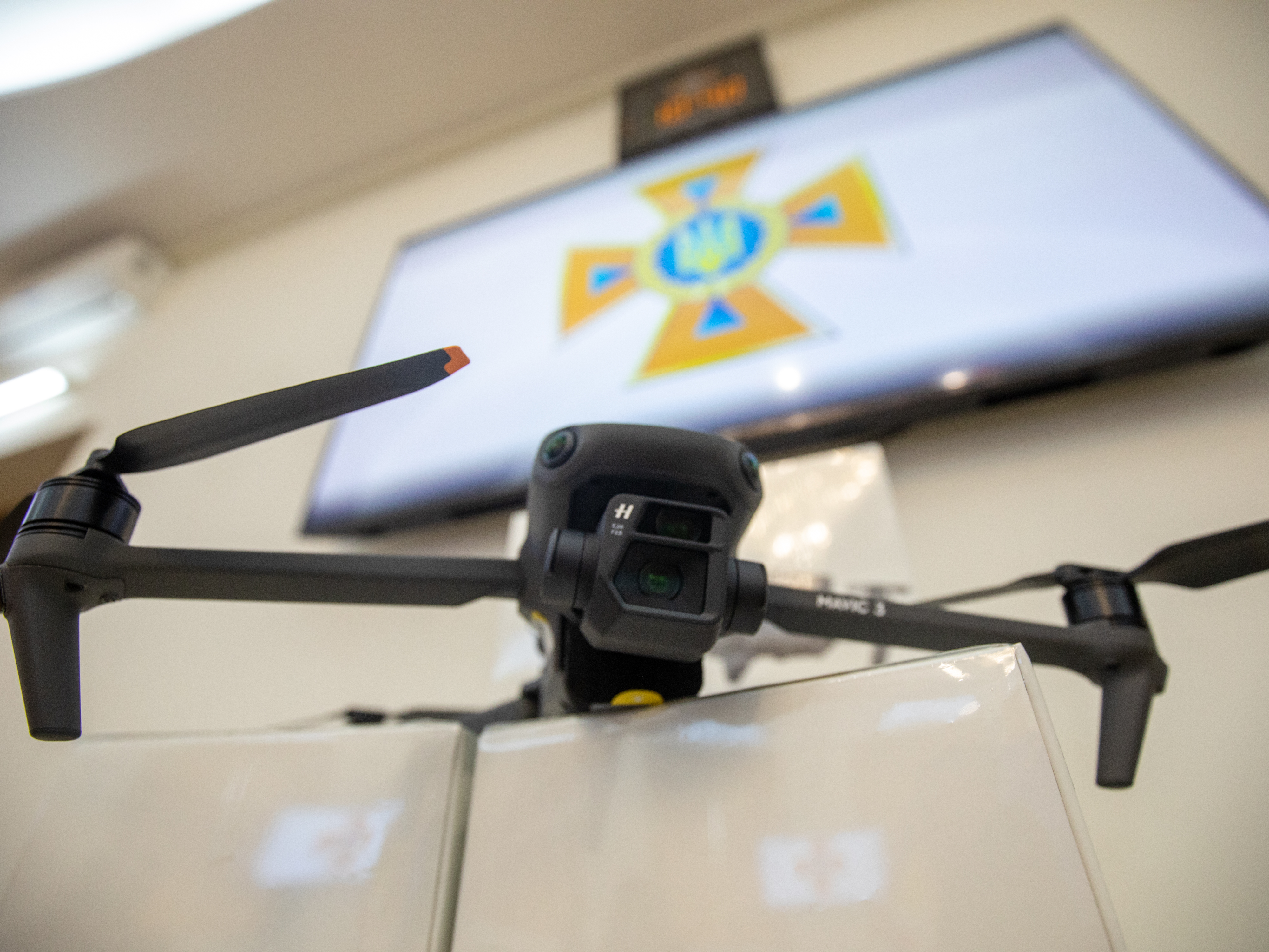Українські рятувальники отримали 85 дронів DJI Mavic 3 Fly More Combo по 110 тис грн кожен: де їх використовуватимуть (фото, відео)
