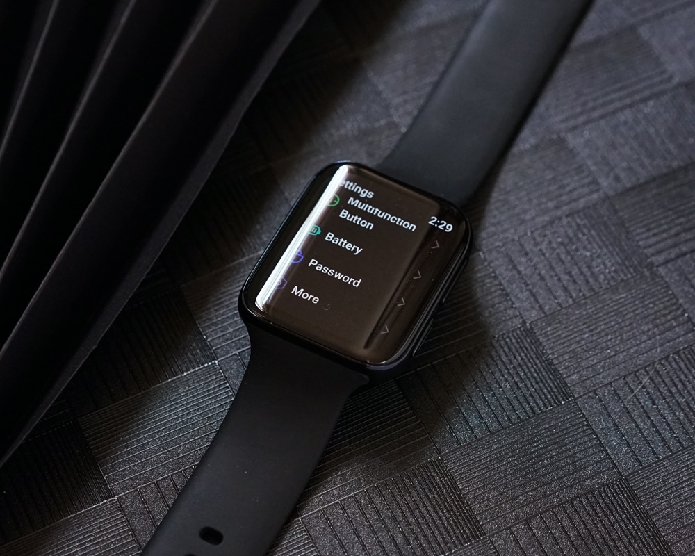 «Розумний» годинник OPPO Watch показали на «живих» знімках
