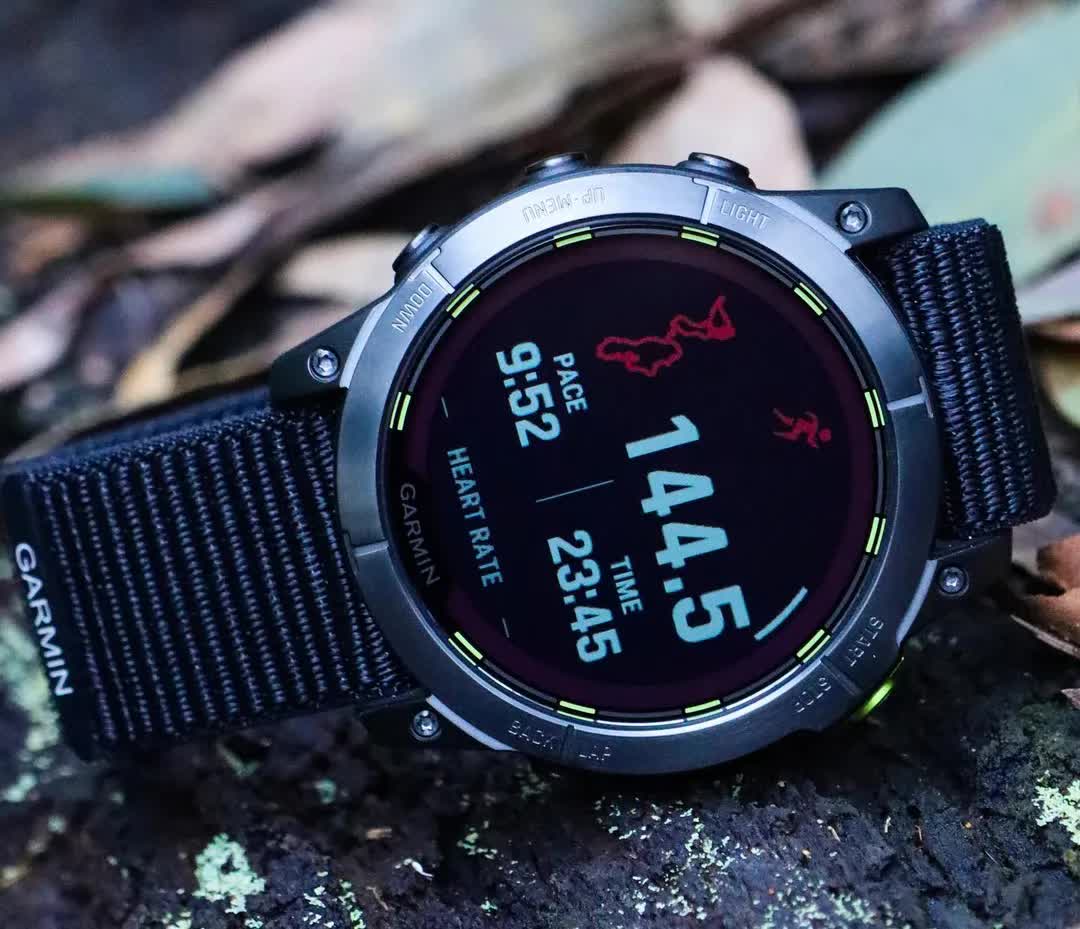 Garmin посміялася з годинника Apple Watch Ultra: "Ми вимірюємо термін служби акумулятора в місяцях. Не в годинах"