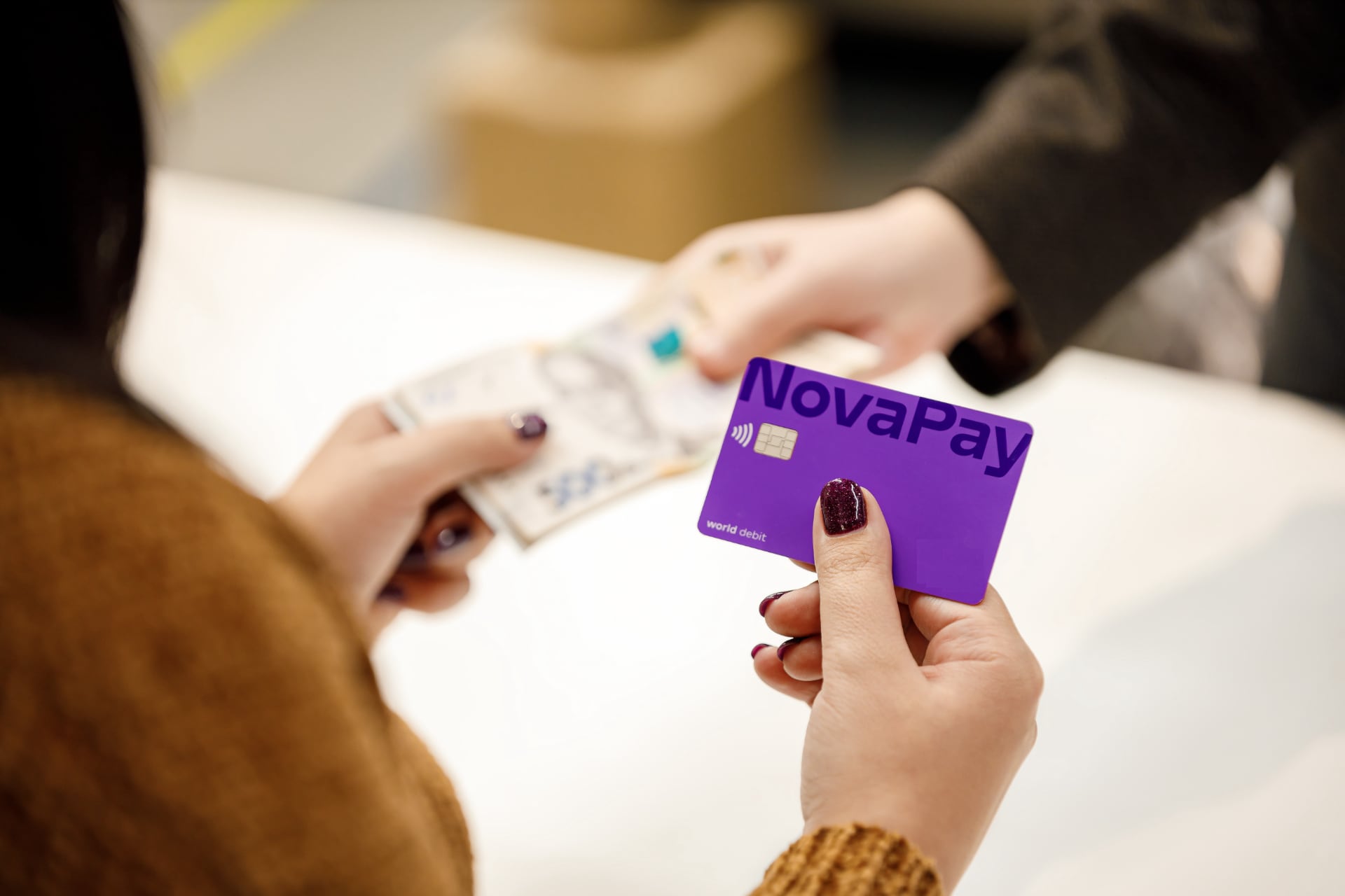 Нова картка NovaPay: знімання готівки стало простіше!