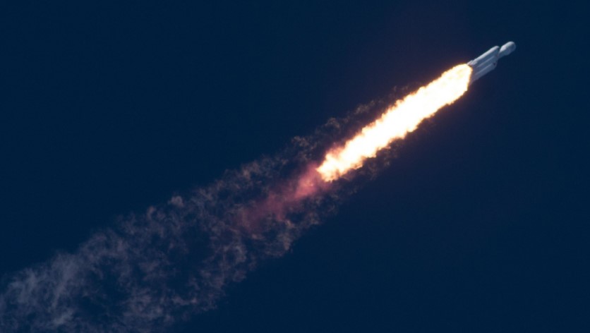 Mask announced an "interesting video" of the crash of the central core Falcon Heavy
