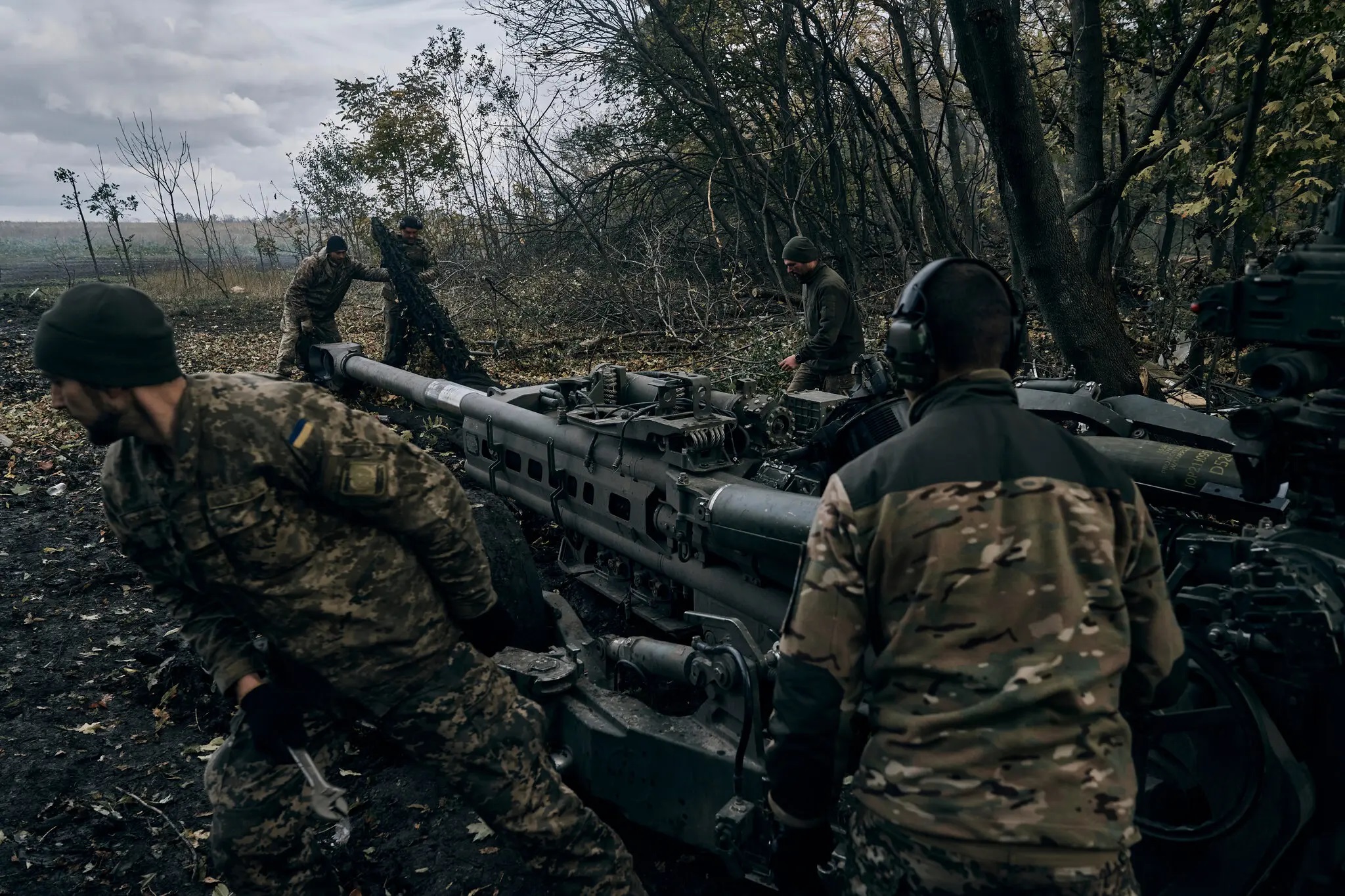 Un tiers des obusiers de fabrication occidentale transférés en Ukraine sont inopérants, et le Pentagone a établi une base de réparation en Pologne pour les réparer - NYT