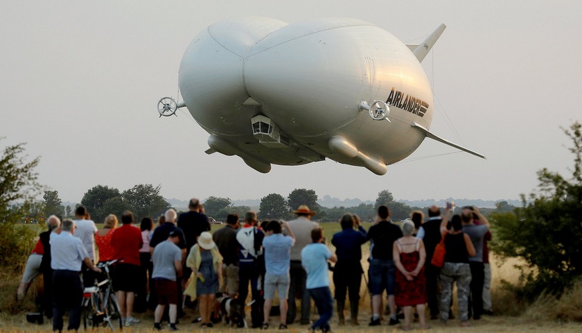 Дирижабль-гигант Airlander 10 совершил свой первый полет