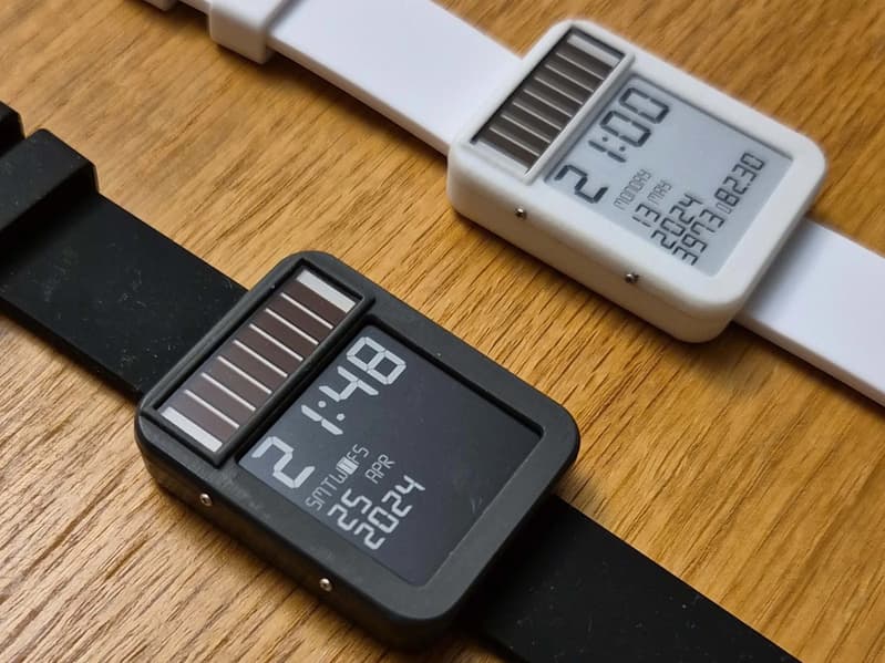 Годинник LightInk із сонячною панеллю та E Ink дисплеєм