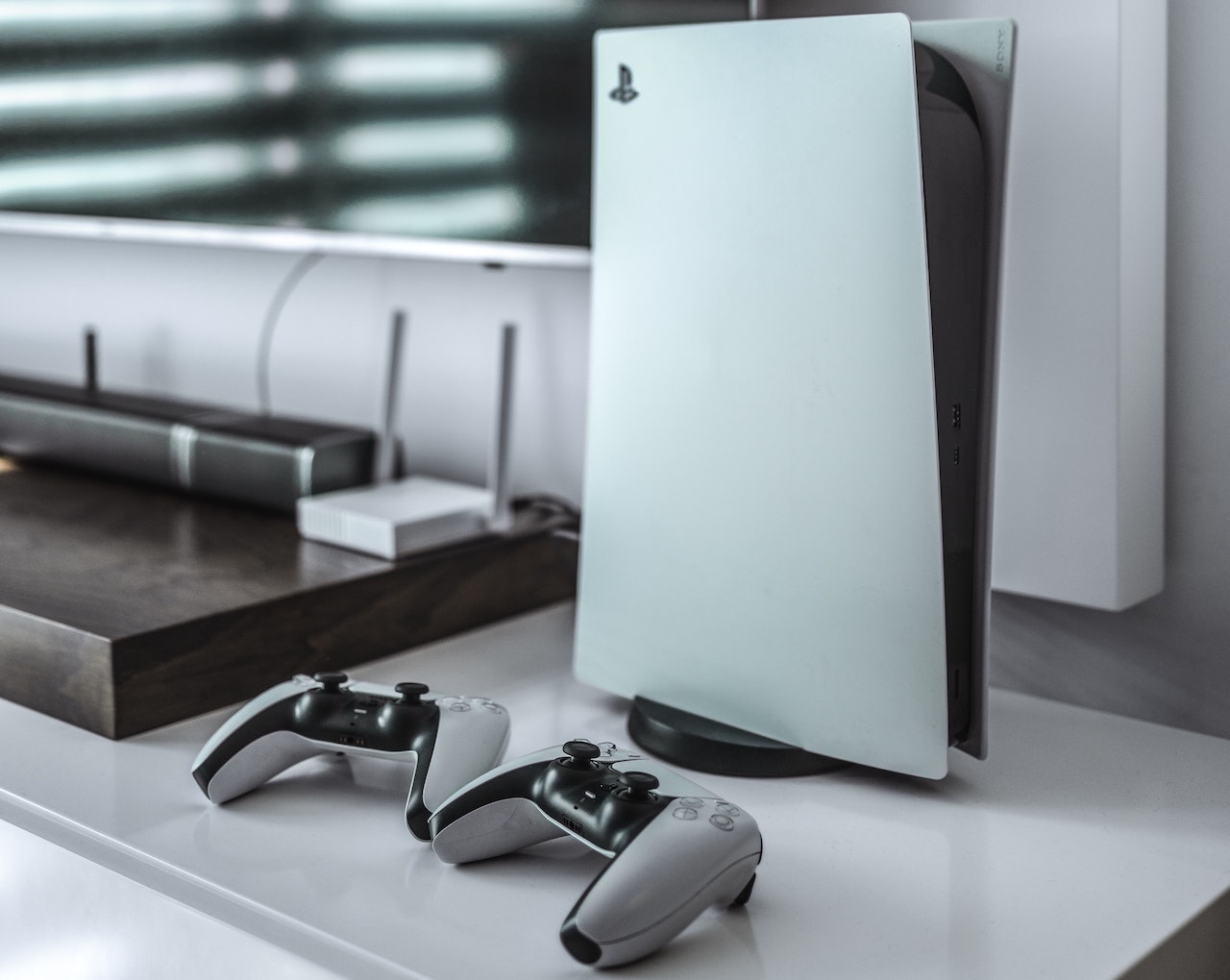 We learned what the 300g lighter version of Sony PS5 has lost [video]
