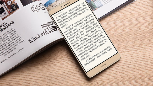 Honor Note 9 может переплюнуть Samsung Galaxy S10+ по размеру экрана