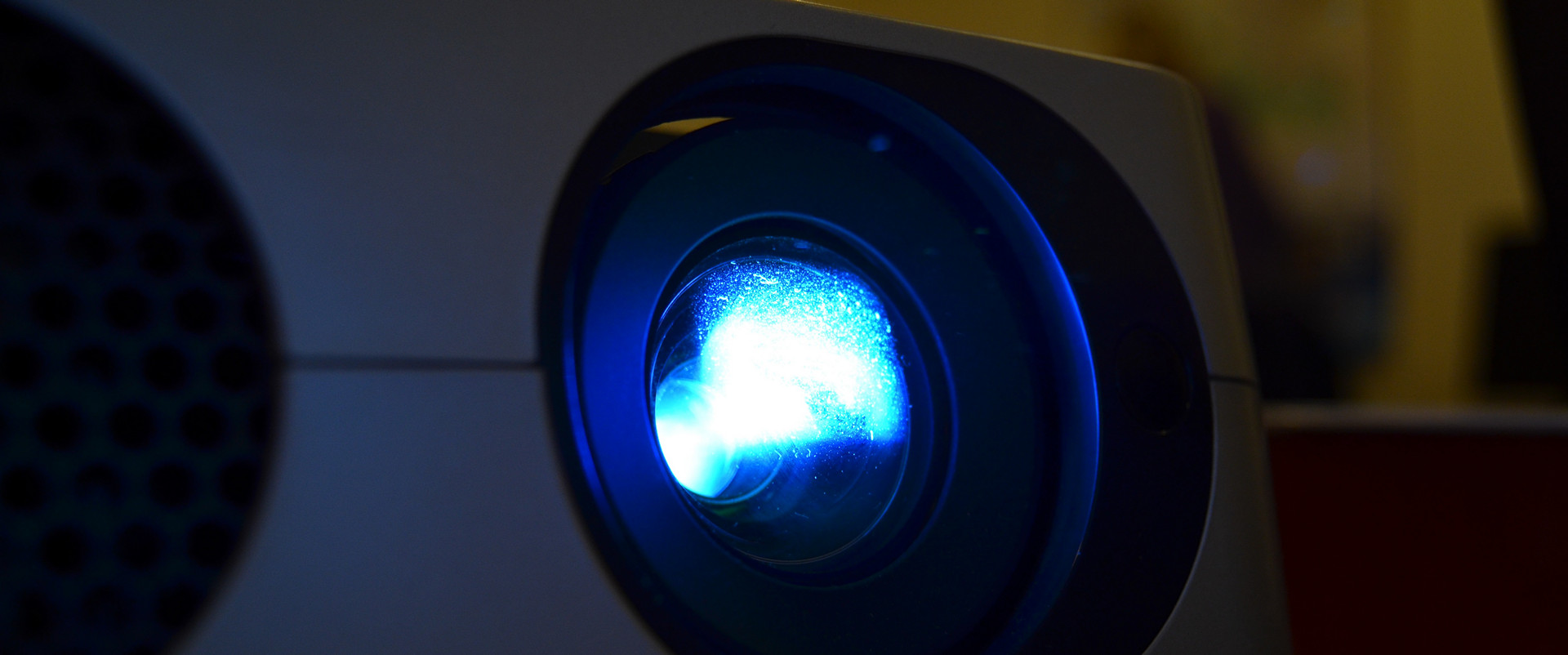 Nettoyage des vidéoprojecteurs : Comment nettoyer le boîtier, l'objectif et le filtre
