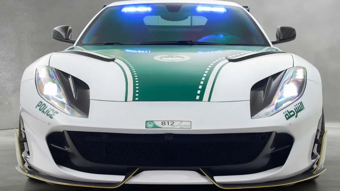 Тюнінгована Ferrari 812 Superfast поліції Дубая