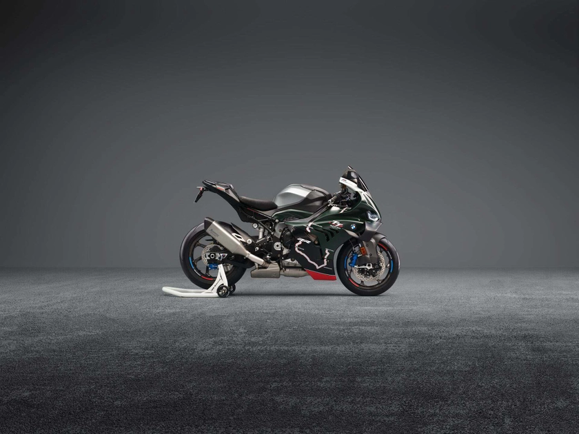 Мотоцикл BMW M 1000 RR TT-Edition в цвете British Racing Green