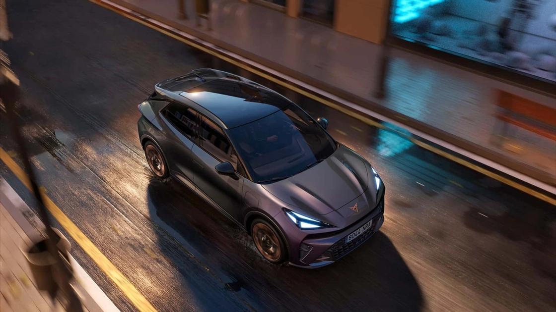 Електричний хетчбек Cupra Raval Edge Plus у фірмовому кольорі