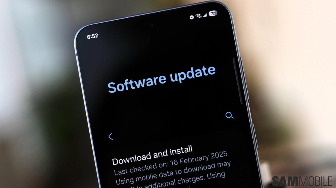 смартфон Samsung із меню оновлення системи