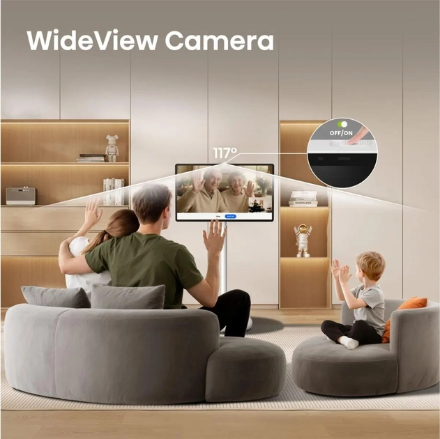 Famille en appel vidéo grâce à la caméra WideView du RoamView