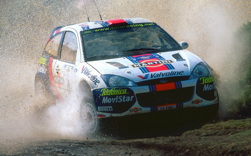 Ford Focus RS WRC середины 2000-х в заносе