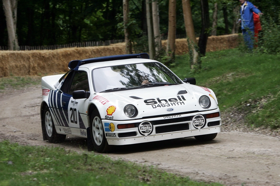 Классический Ford RS200 на раллийной трассе