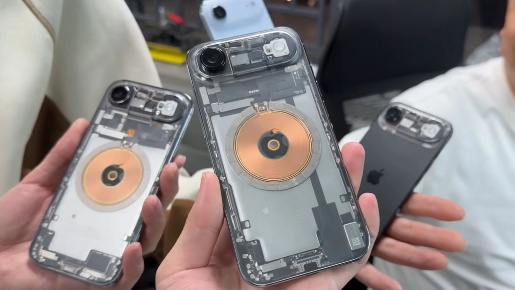 iPhone Air з прозорою задньою панеллю