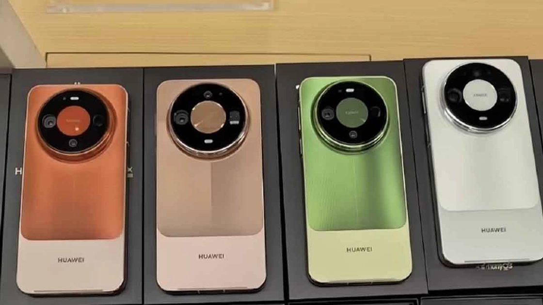 Промо-плакат смартфонів серії Huawei Mate 90