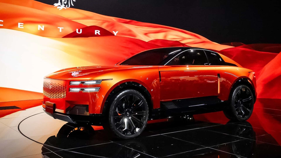 Концепт Century у форматі купе з високою посадкою кузова на презентації