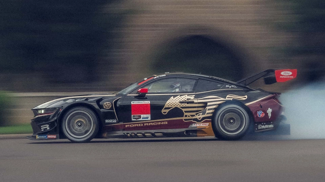 Mustang GT3 у ювілейній лівреї Sweepstakes перед Petit Le Mans