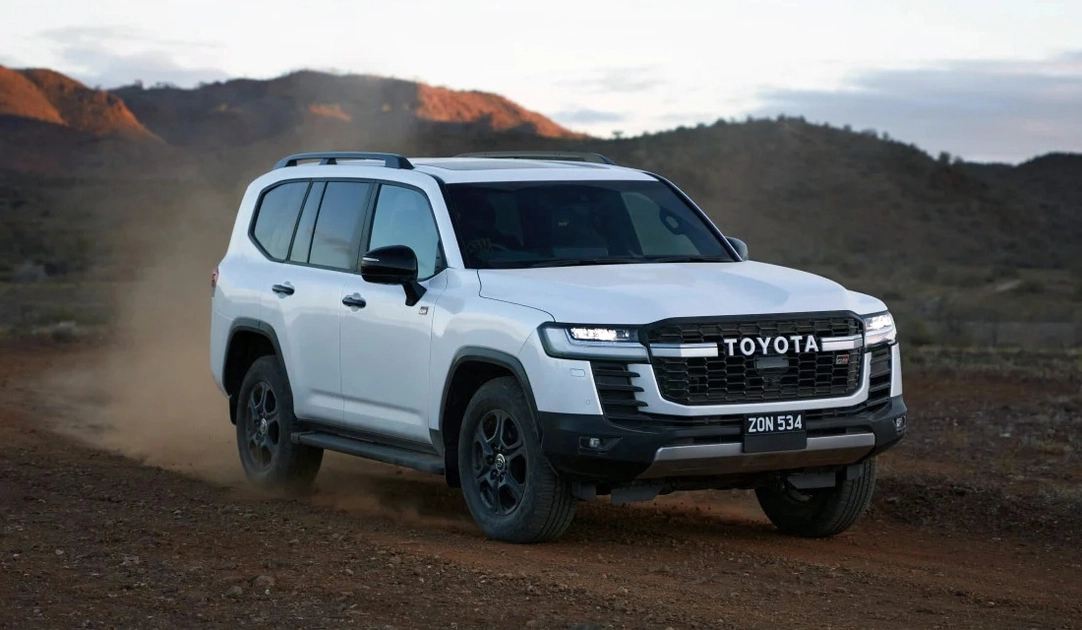 Екстер'єр нового Toyota Land Cruiser 300 Hybrid