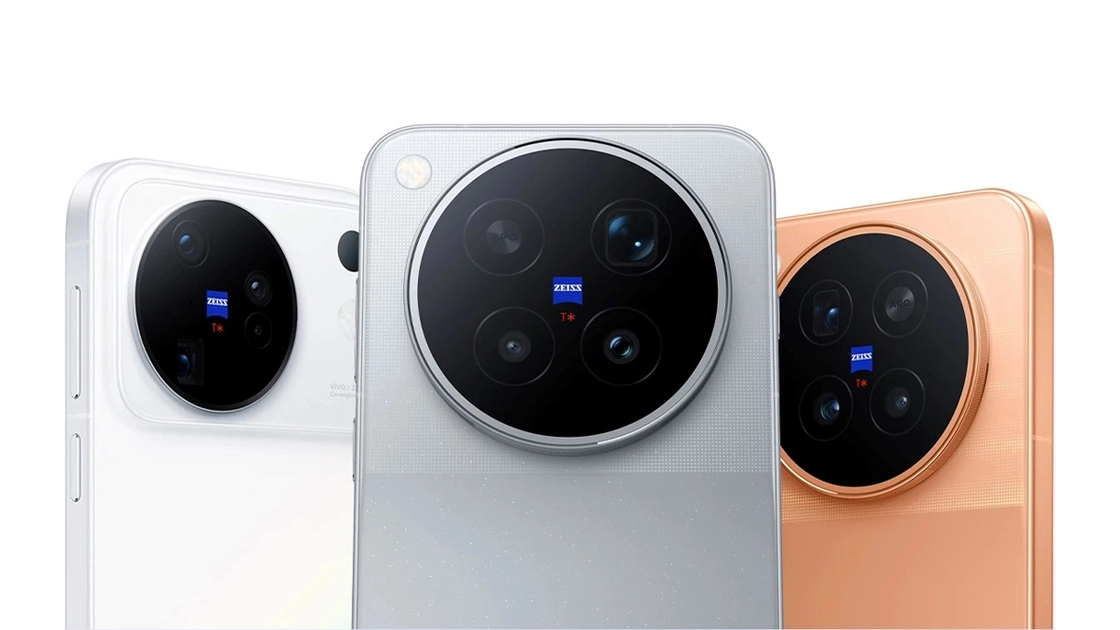 Vivo X500 Pro — 6.36-inch LTPO display, 7.95mm body, and a 50MP Zeiss main camera with 17 EV dynamic range.