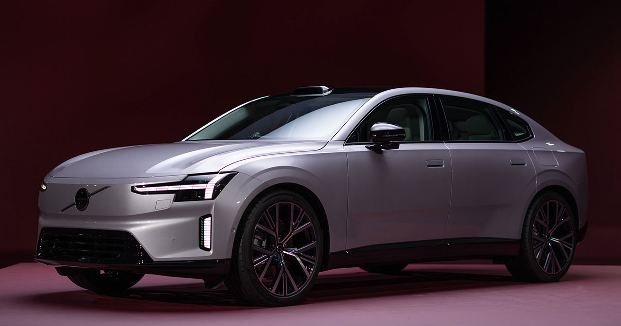 Volvo ES90 на виробничій лінії