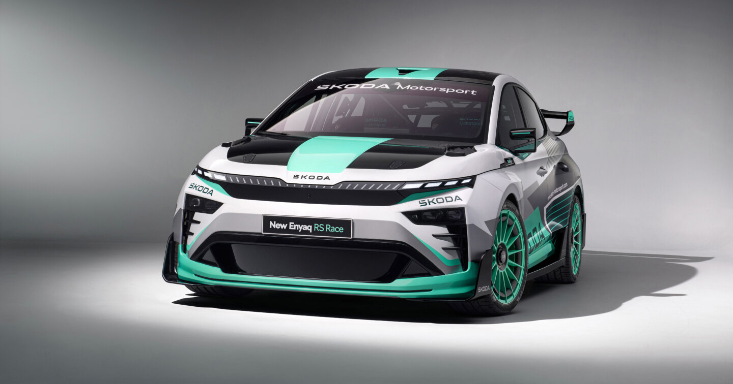 Skoda Enyaq RS Race у русі