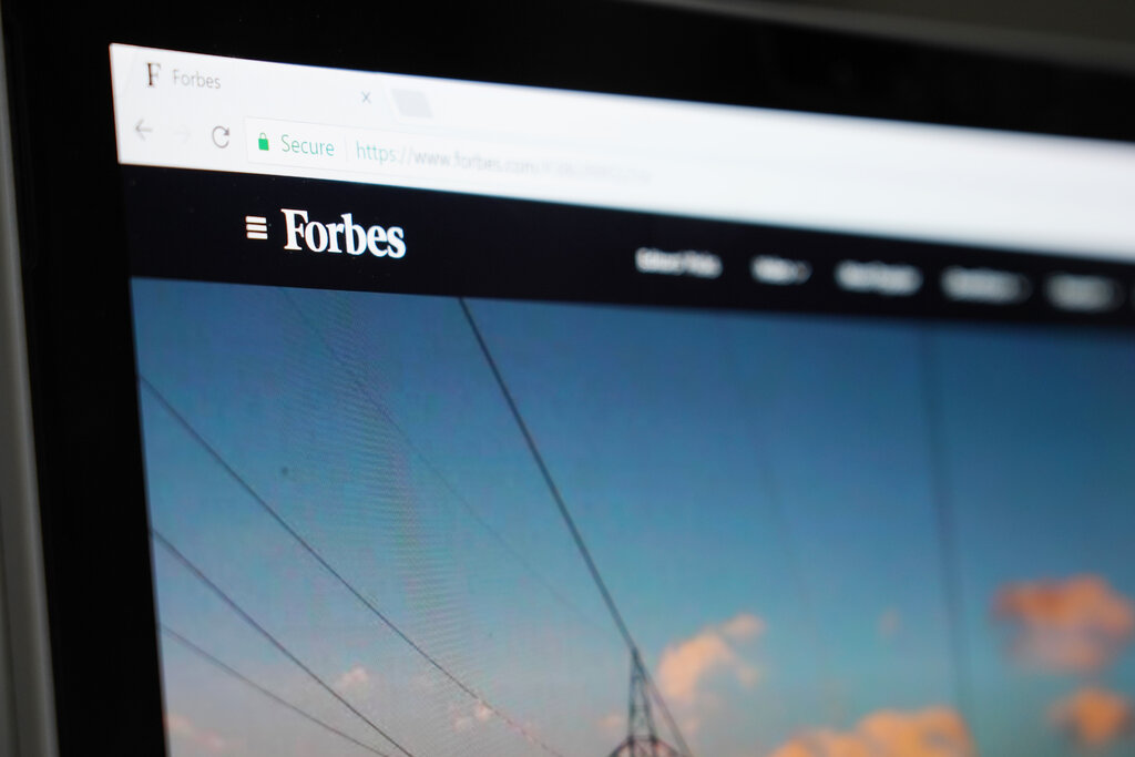 Forbes запустив бета-версію пошуку на основі ШІ для персоналізованих рекомендацій