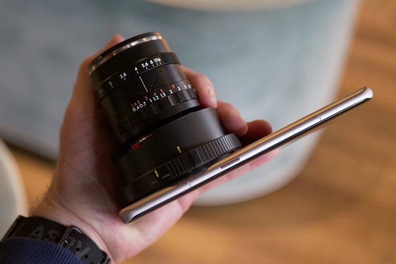 Smartphone Realme avec objectif amovible