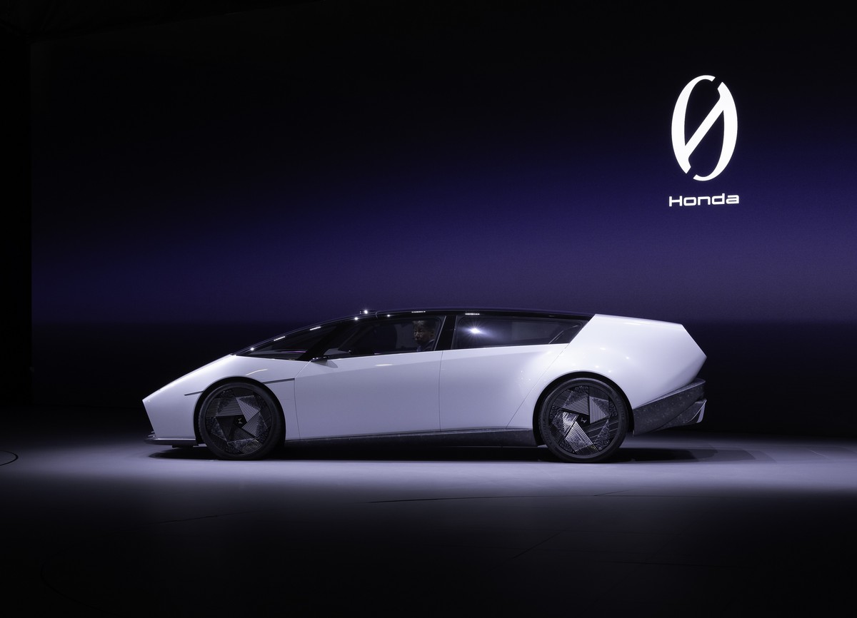 Prototype Honda 0 Saloon.
