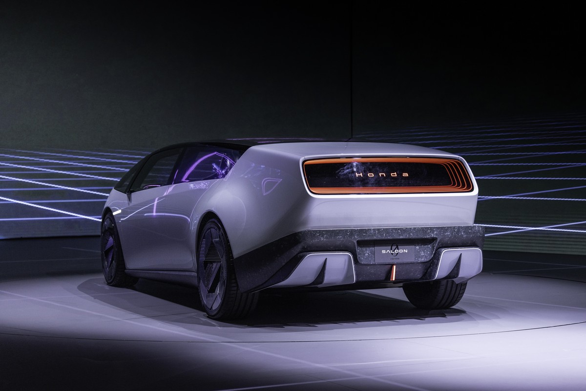 Prototype Honda 0 Saloon.