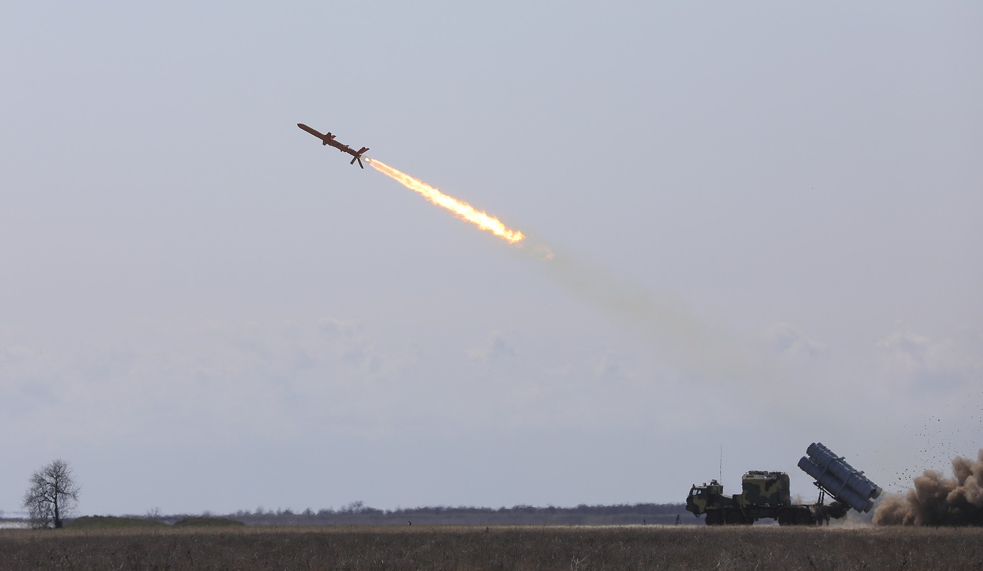 Les missiles antinavires ukrainiens Neptun ont détruit le croiseur lance-missiles Moscou, navire amiral d'une valeur de 750 millions de dollars, lors de tirs d'essai.-2