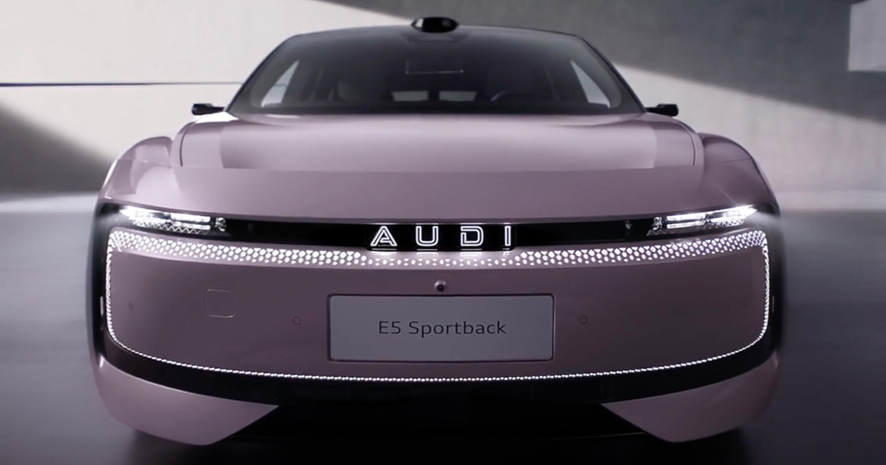 AUDI E5 Sportback вид збоку