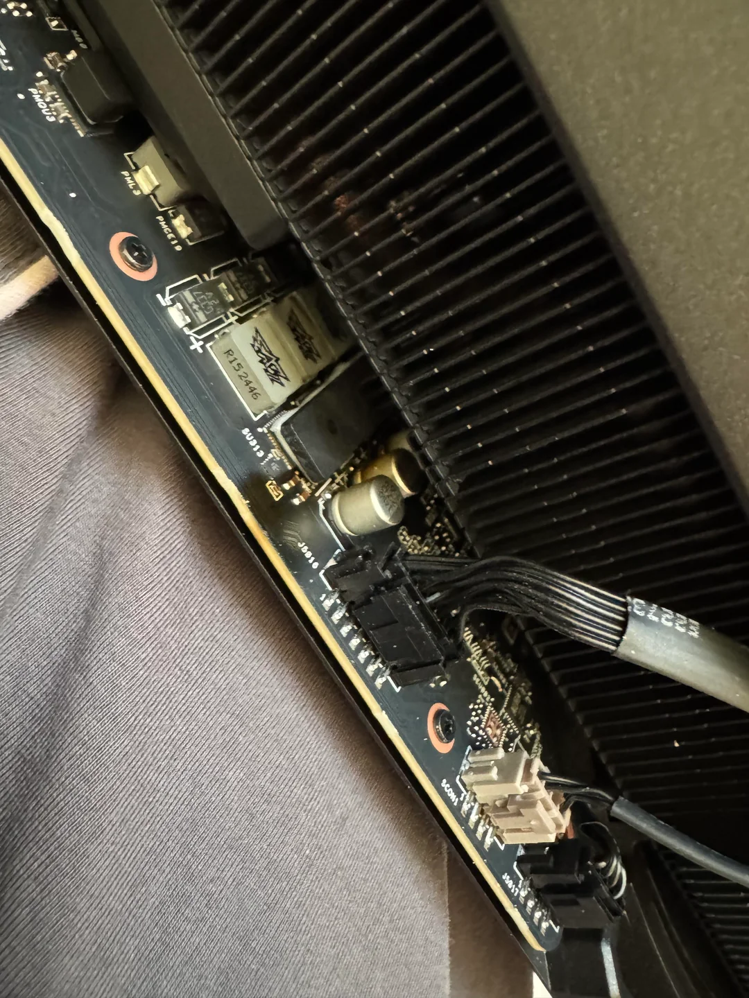 Le PCB du GPU ASUS ROG Astral RTX 5090 a brûlé