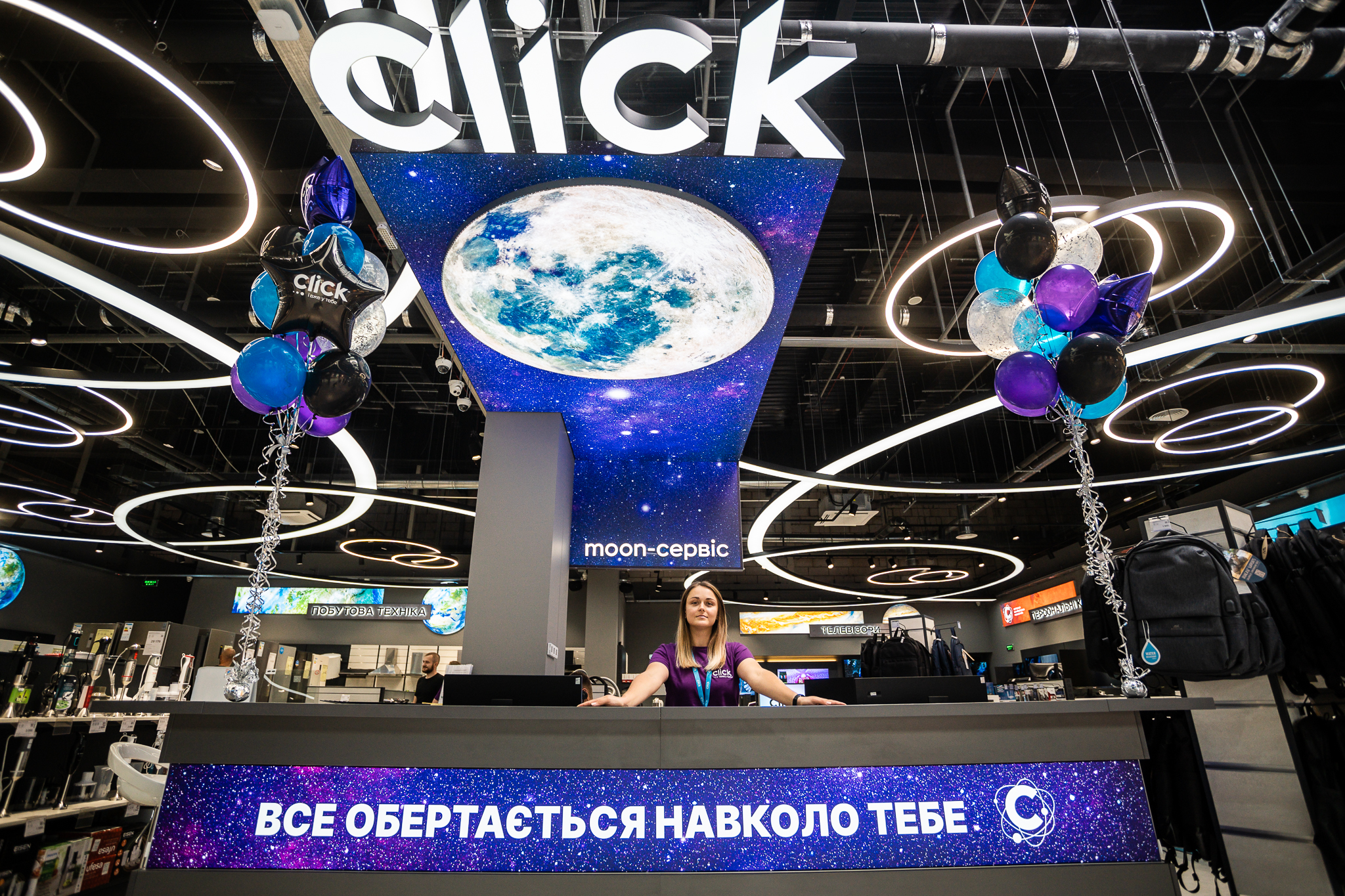 Click открыл первый флагманский магазин техники в Киеве-16