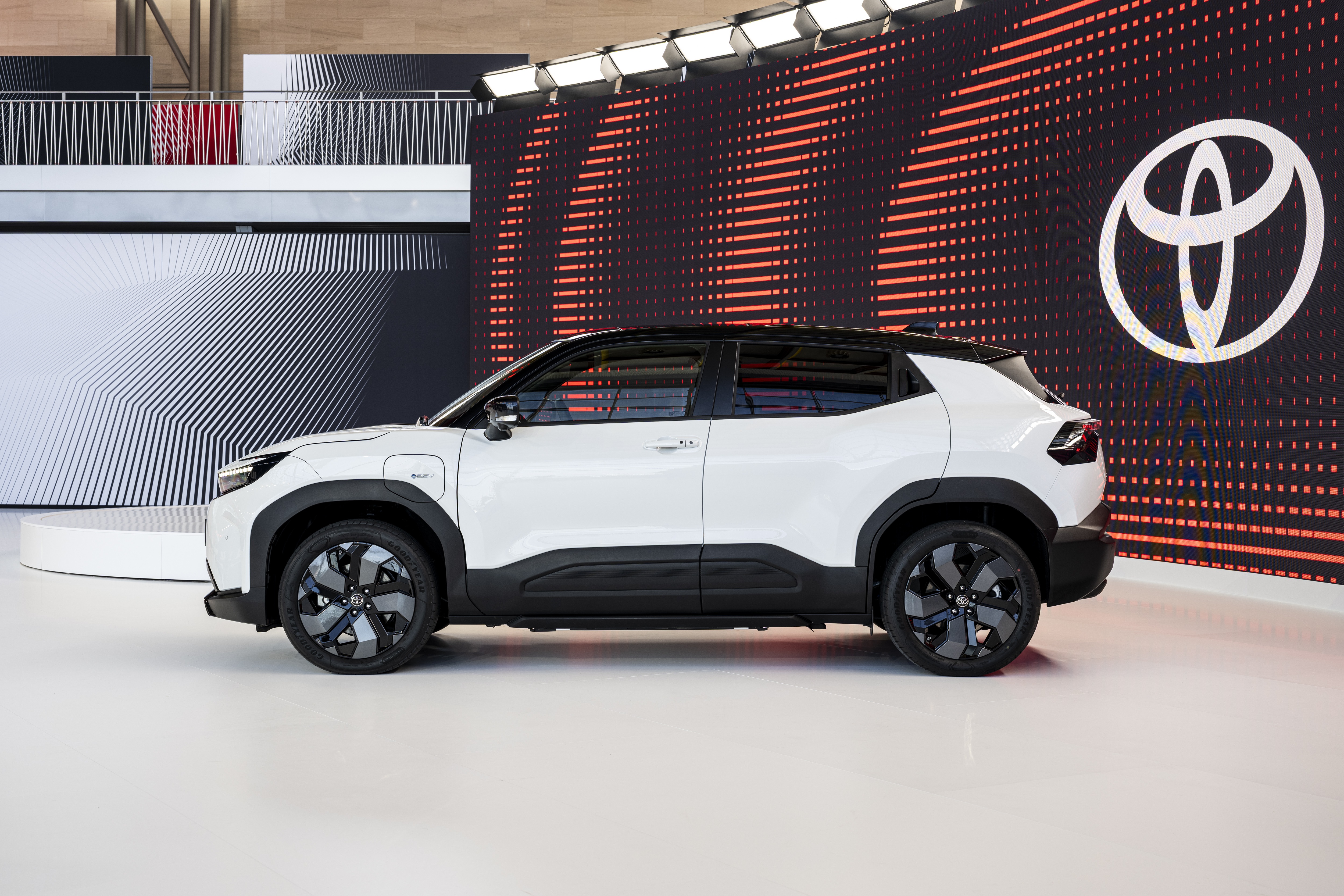 Toyota Urban Cruiser 2025 exterior - side view