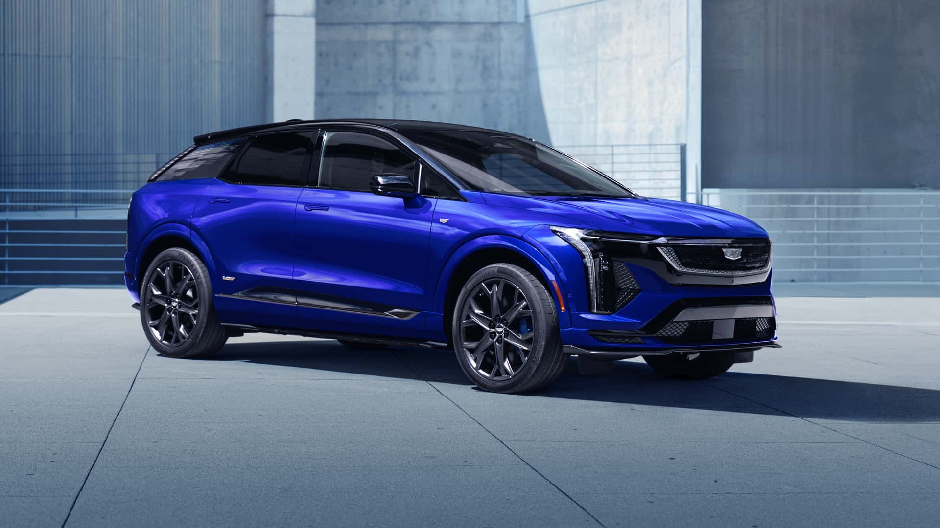 2026 Cadillac Optiq V в движении