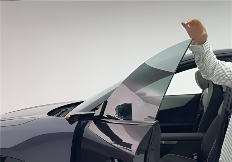 Интерьер Mazda EZ-60 с широким дисплеем