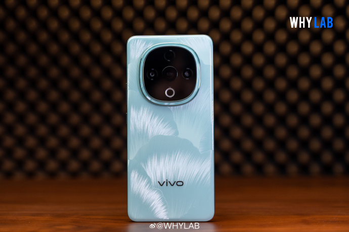Vivo Y300 5G rear panel with camera