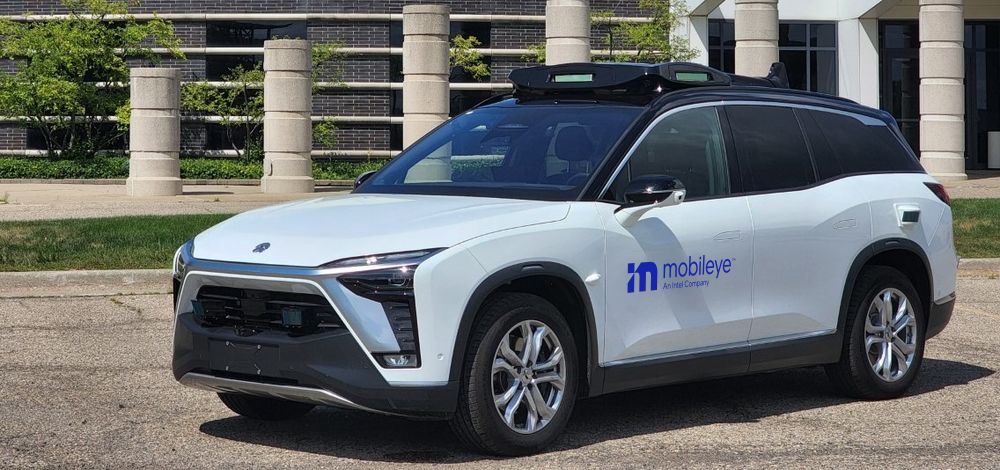 Mobileye shares plummet 25% due to a drop in orders for chips for robot cars