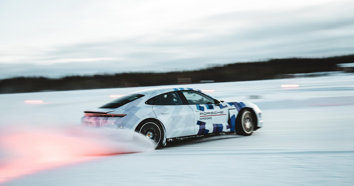 Porsche Taycan GTS на льду