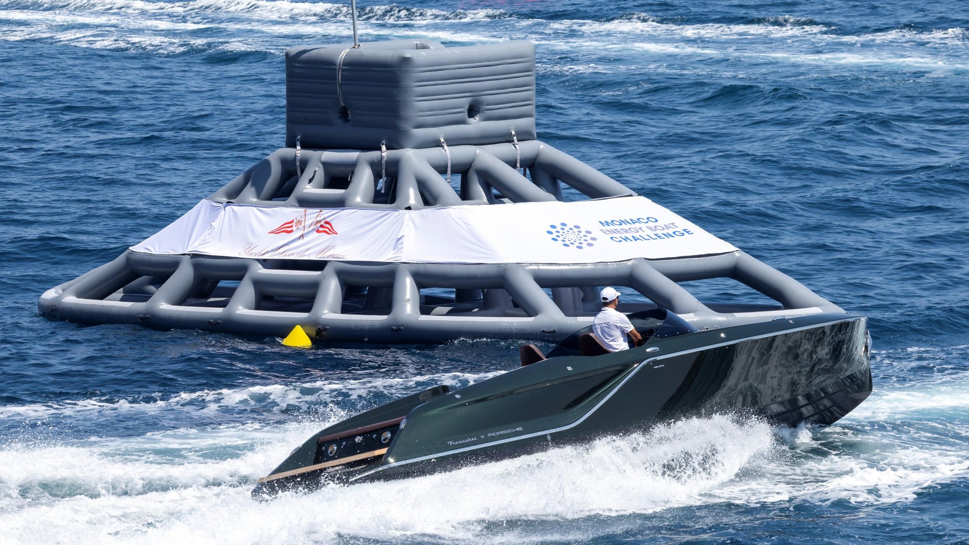 Спортивный катер Frauscher x Porsche 850 Fantom