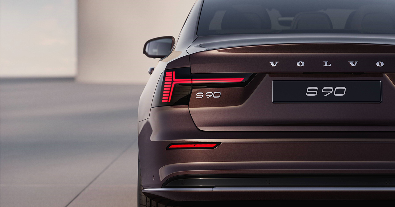 Задние фонари обновлённого Volvo S90