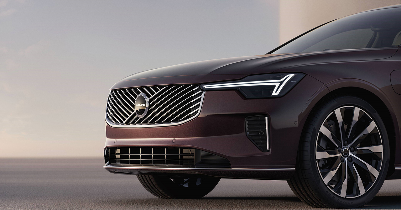 Обновленный Volvo S90 в новом цвете