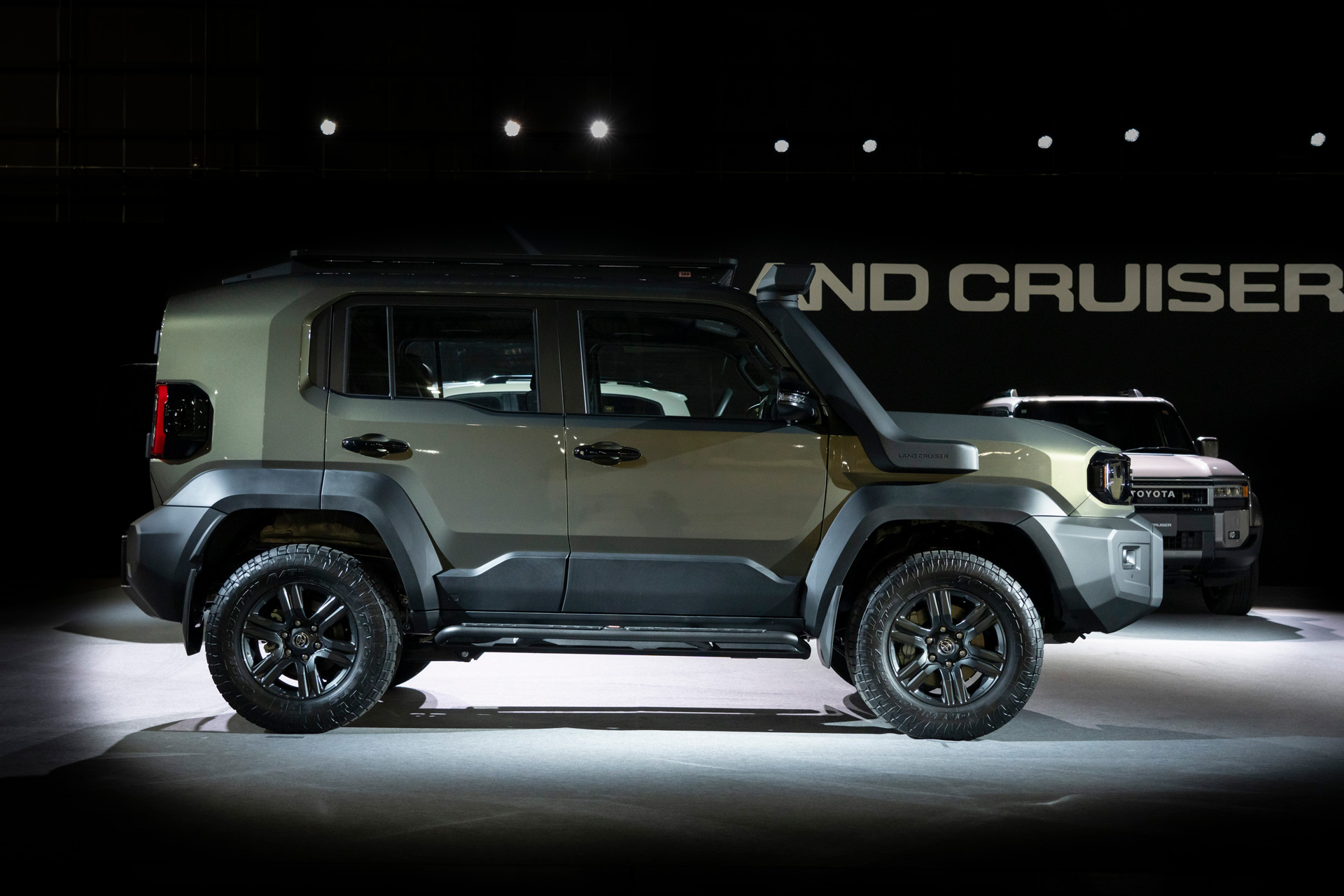 Toyota Land Cruiser FJ - rear view