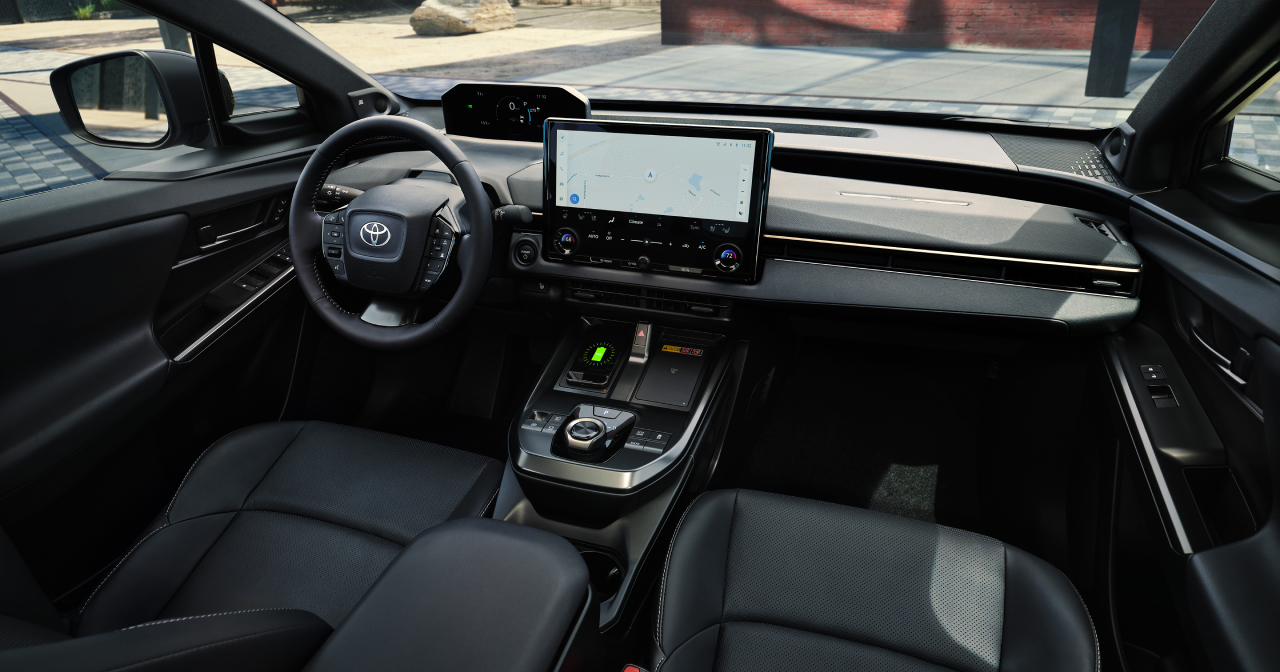Інтер'єр оновленого Toyota bZ