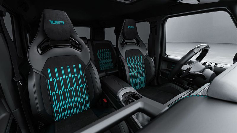 Зовнішній вигляд HOF 'Sir Class' з акцентами Petronas Blue